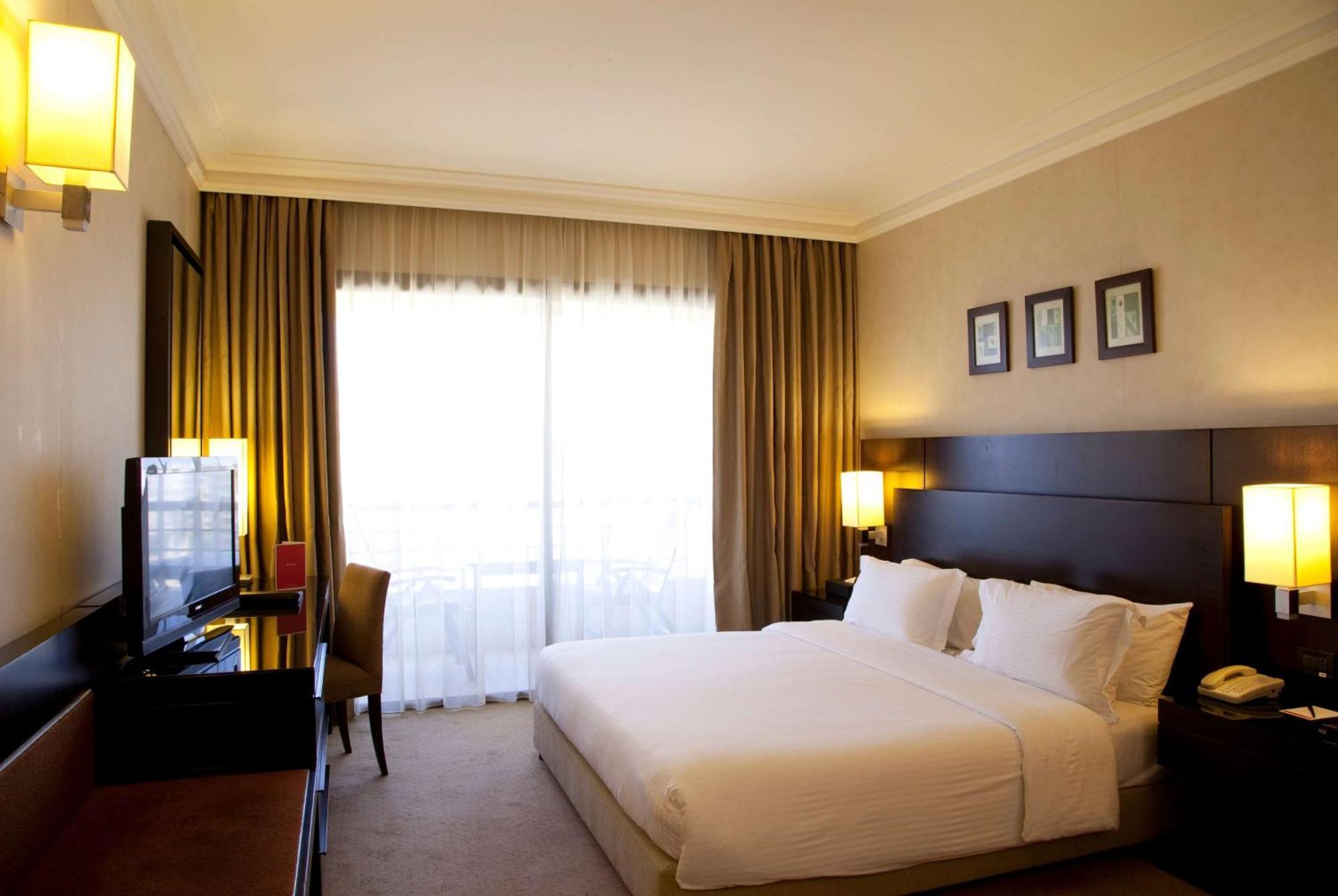 Ramada Plaza by Wyndham Beirut Raouche Hotel Bagian luar foto