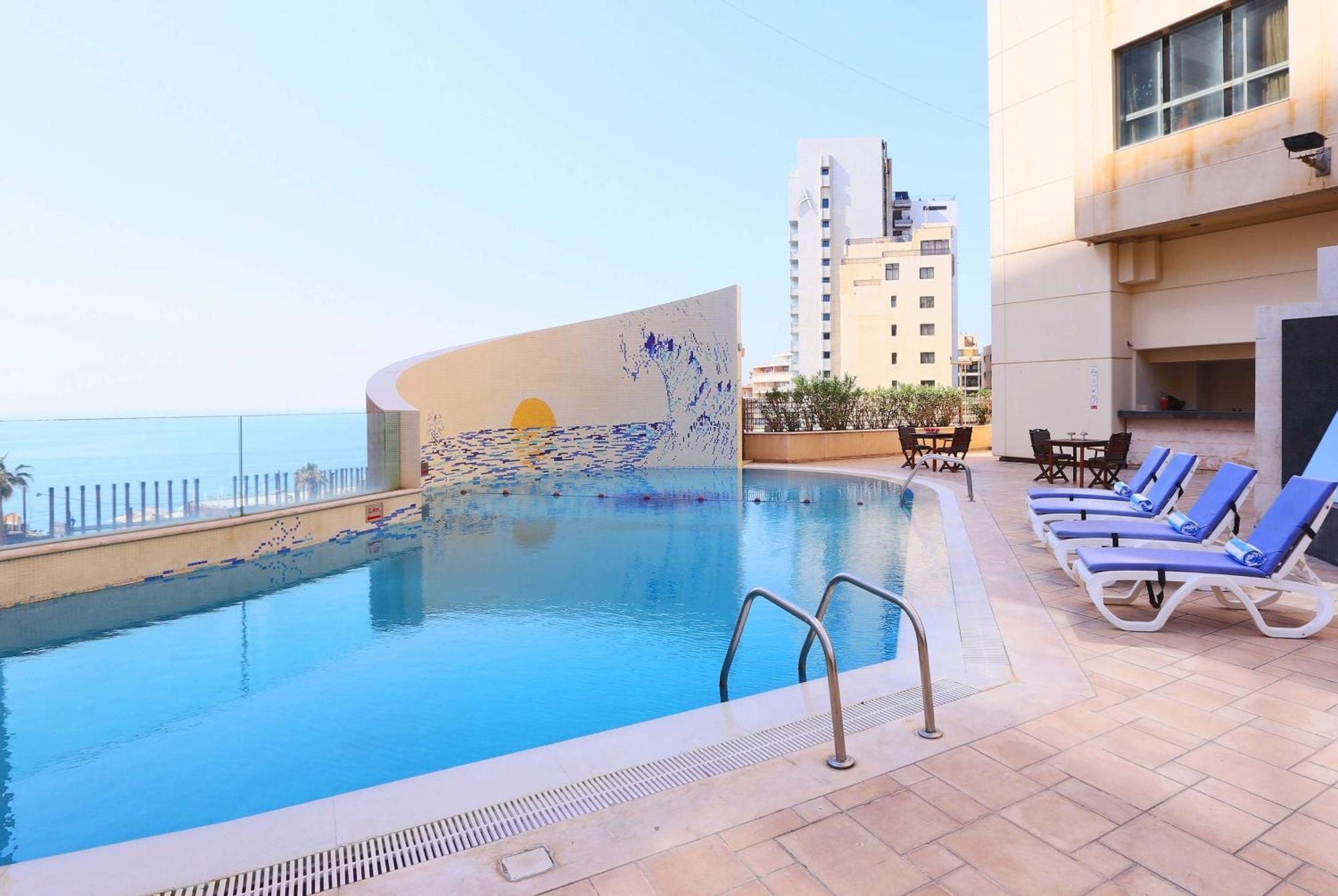 Ramada Plaza by Wyndham Beirut Raouche Hotel Bagian luar foto
