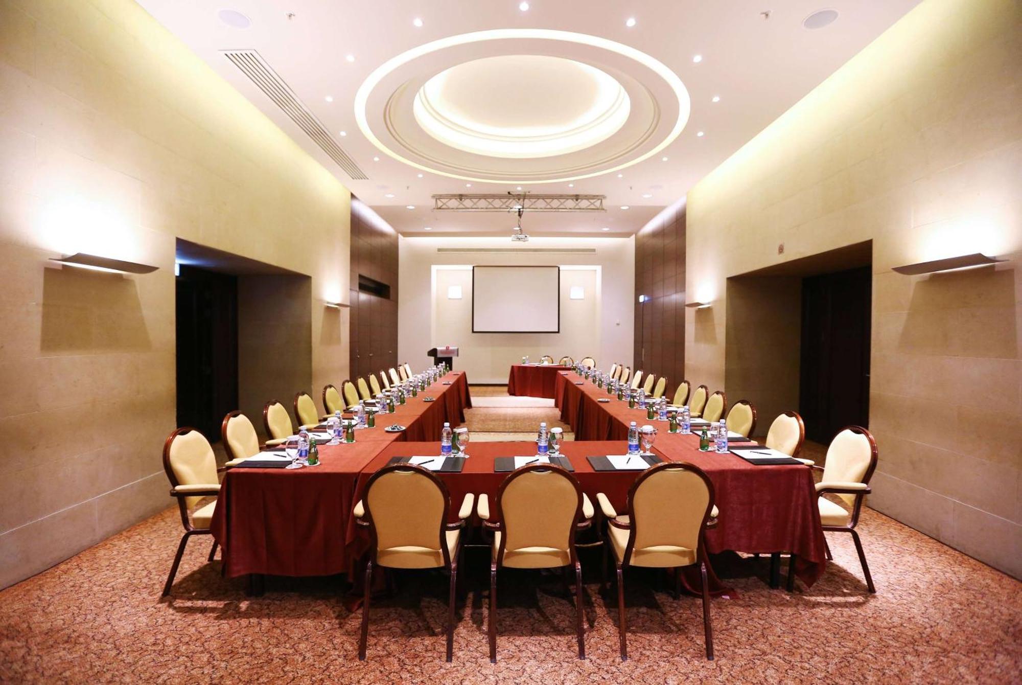 Ramada Plaza by Wyndham Beirut Raouche Hotel Bagian luar foto