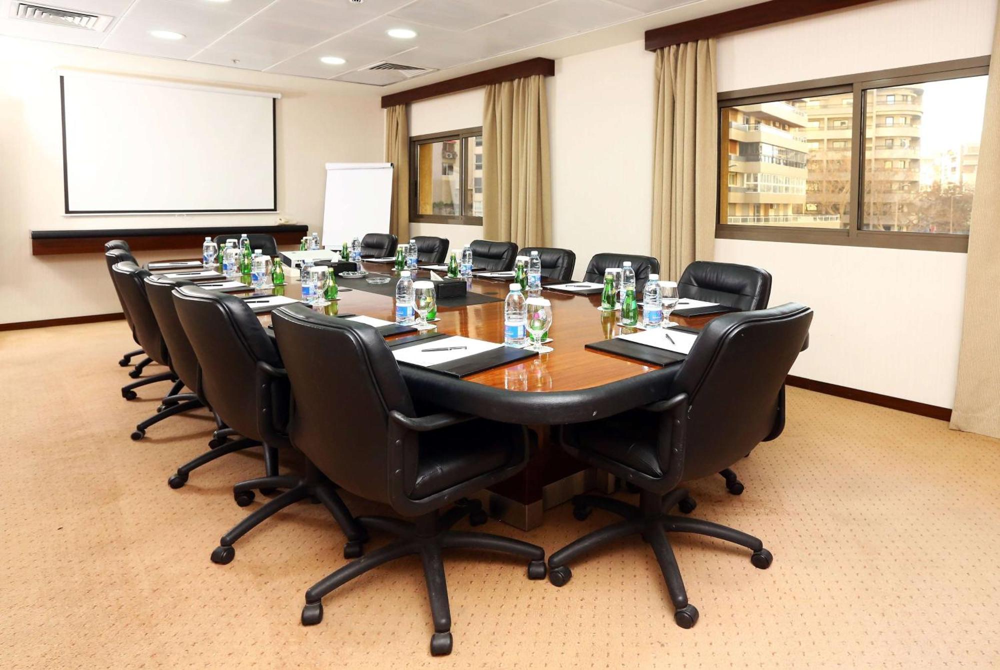 Ramada Plaza by Wyndham Beirut Raouche Hotel Bagian luar foto