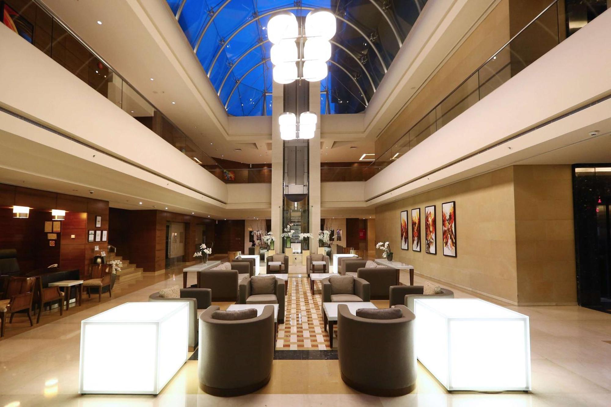 Ramada Plaza by Wyndham Beirut Raouche Hotel Bagian luar foto