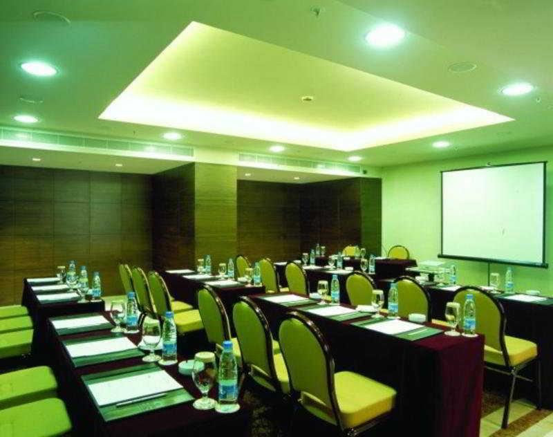 Ramada Plaza by Wyndham Beirut Raouche Hotel Bagian luar foto