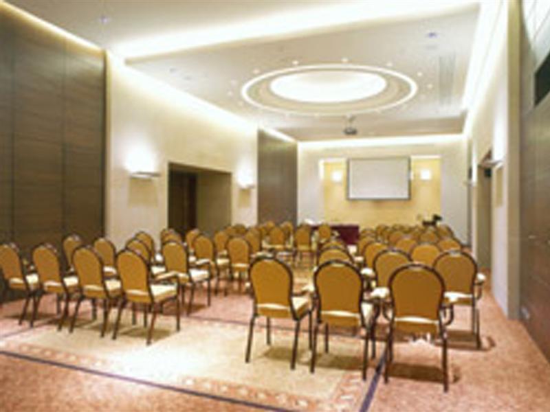 Ramada Plaza by Wyndham Beirut Raouche Hotel Bagian luar foto