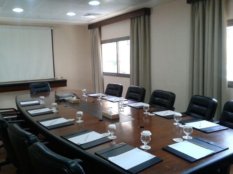 Ramada Plaza by Wyndham Beirut Raouche Hotel Bagian luar foto