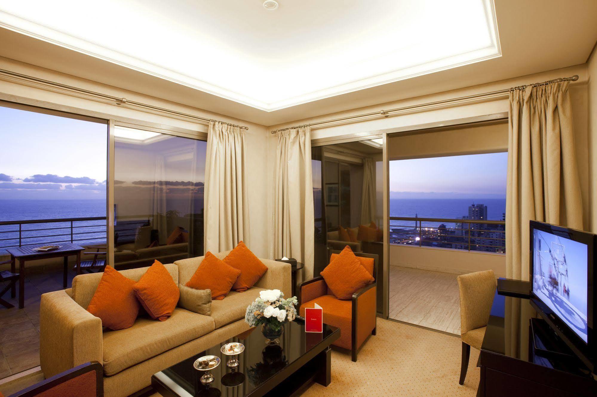 Ramada Plaza by Wyndham Beirut Raouche Hotel Bagian luar foto