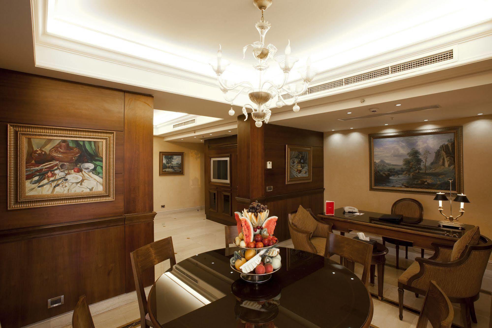 Ramada Plaza by Wyndham Beirut Raouche Hotel Bagian luar foto