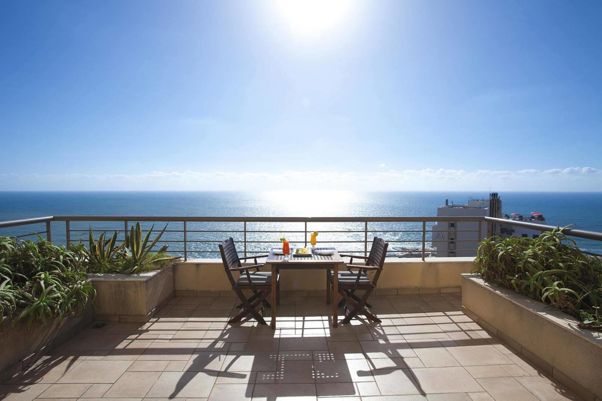Ramada Plaza by Wyndham Beirut Raouche Hotel Bagian luar foto
