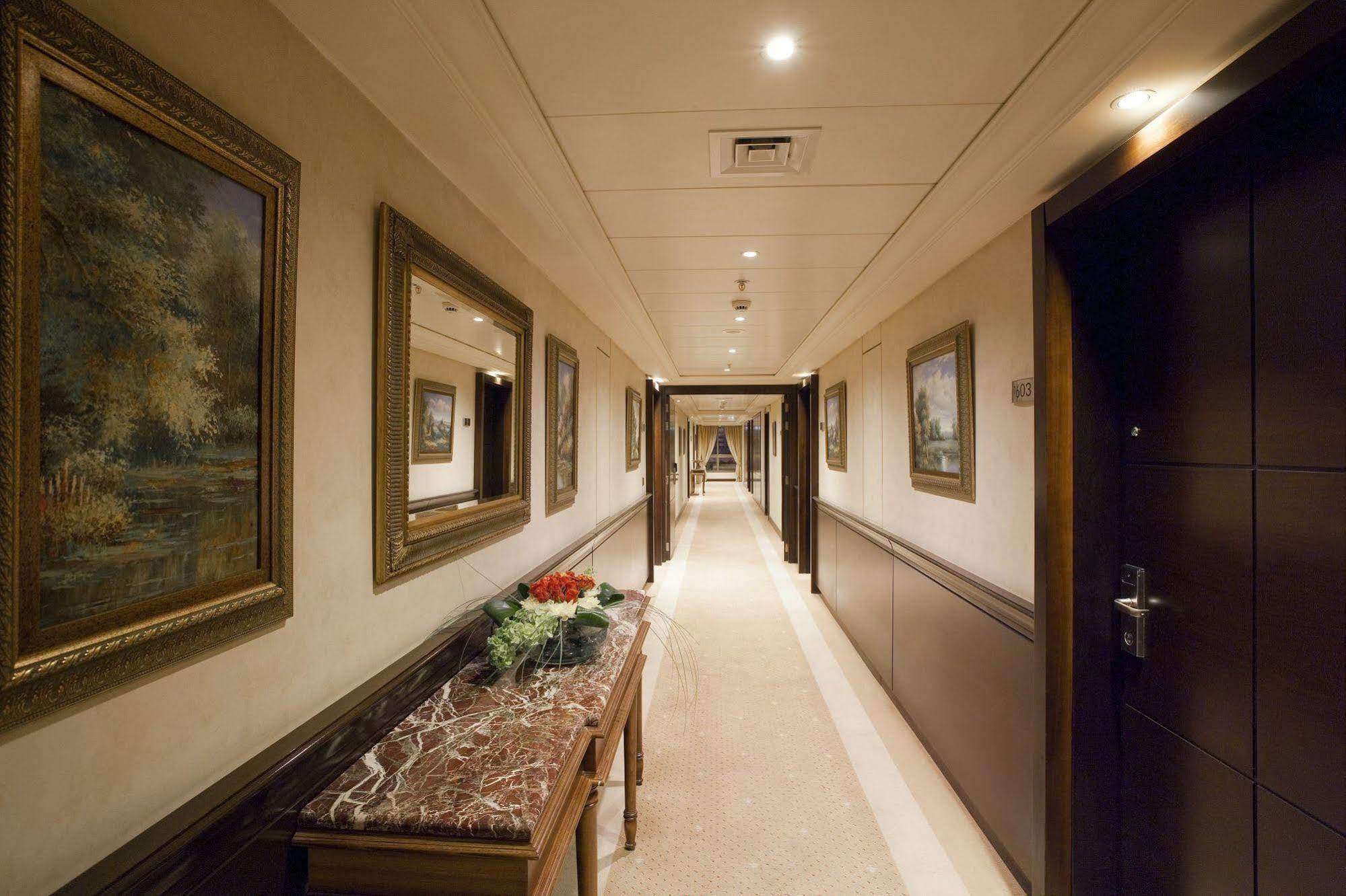Ramada Plaza by Wyndham Beirut Raouche Hotel Bagian luar foto