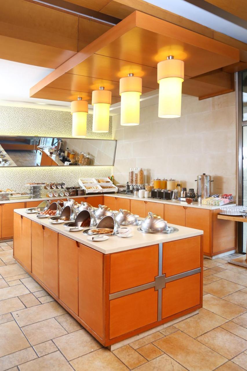 Ramada Plaza by Wyndham Beirut Raouche Hotel Bagian luar foto