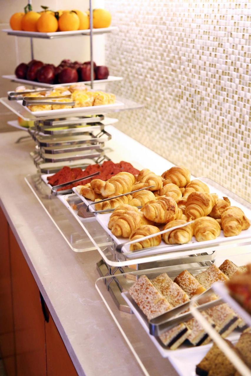 Ramada Plaza by Wyndham Beirut Raouche Hotel Bagian luar foto